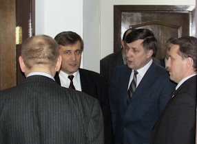 028.jpg (22770 bytes)